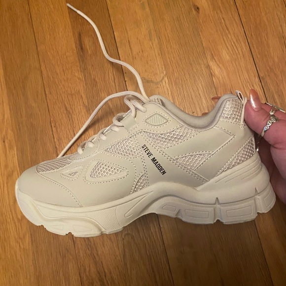 Steve Madden Sneakers - Picture 3 of 10